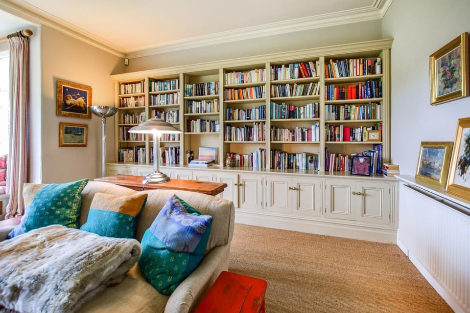 Library, Living room, Seating area