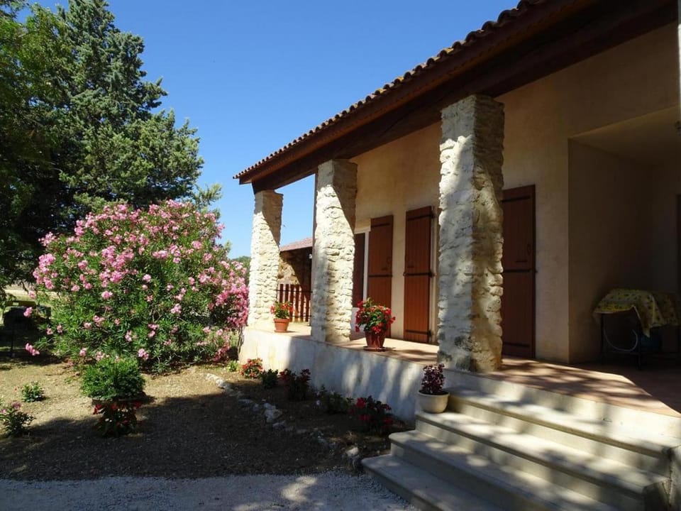Gîte de la Ferme des Rosières House in Provence