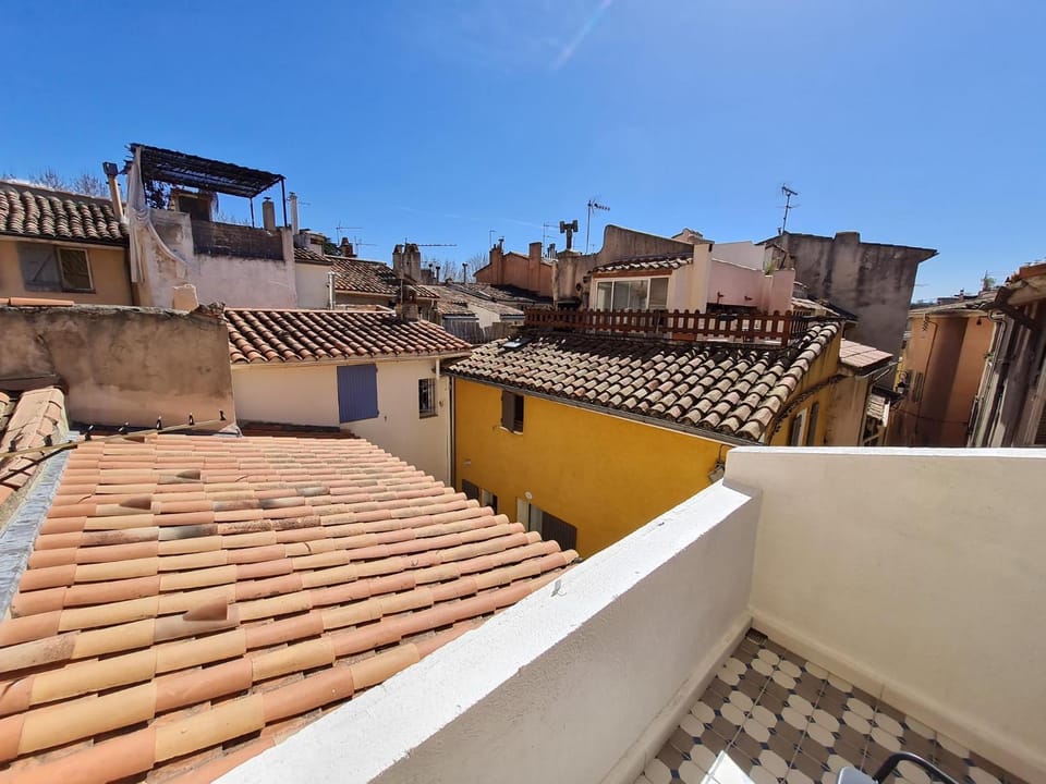 Lovely Apartment with a Rooftop View in Aix Apartment in Aix-en-Provence