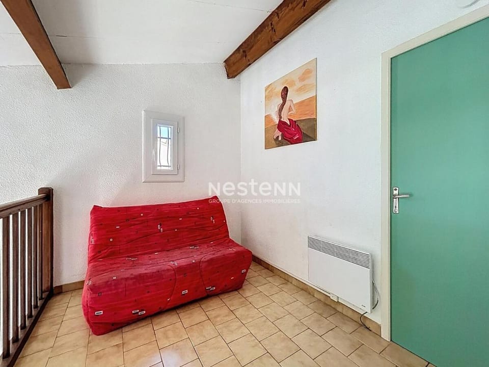 Bed, Living room