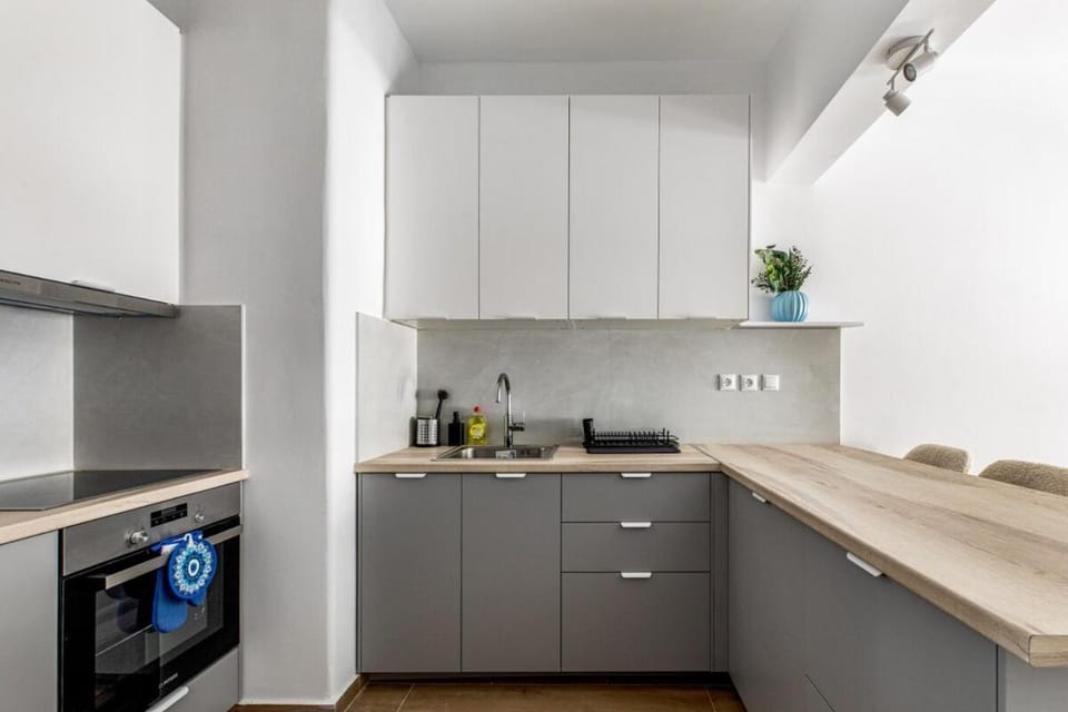 Coffee/tea facilities, Dining area, oven, stove, toaster, kitchen
