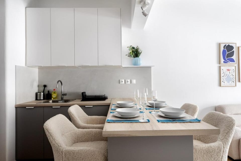 Kitchen or kitchenette, Dining area, air conditioner