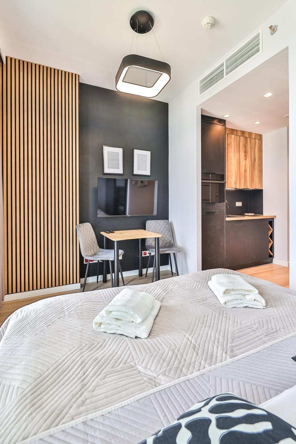 Bed, Kitchen or kitchenette, Seating area