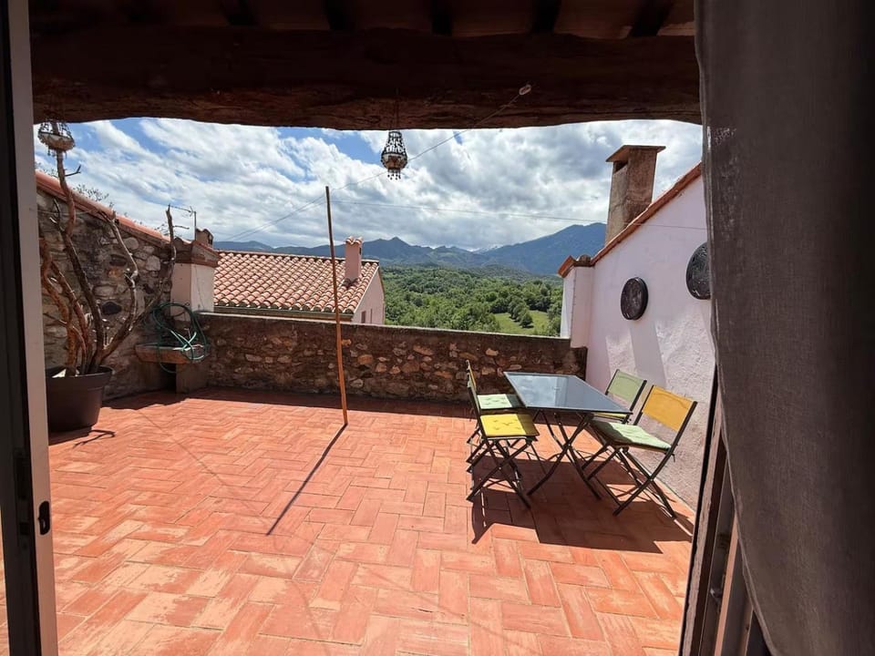 Wood Lodge - beach- Skiing - Thermal Baths House in Catalonia