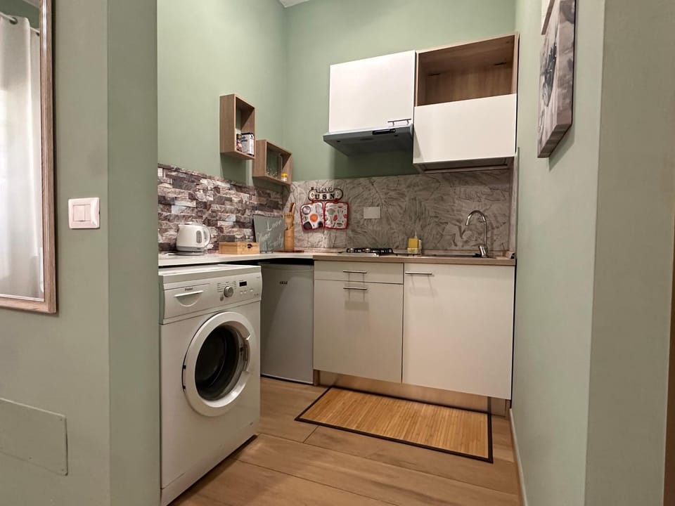 Kitchen or kitchenette, stove, washing machine