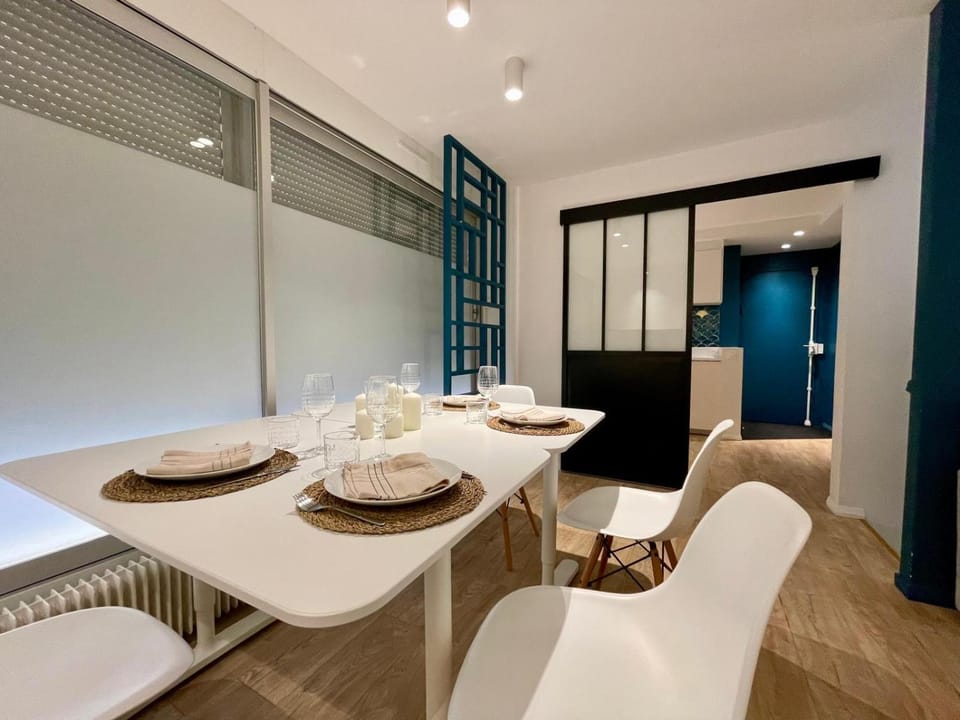 Apt 4 Guests Moderne Place Breteuil Apartment in Paris
