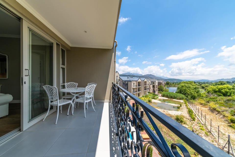 68 LErmitage Elegant Mountain Apartment Apartment in Franschhoek