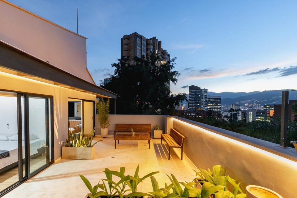 B3 4BR Poblado Penthouse wit AC and Jacuzzi Apartment in Medellin