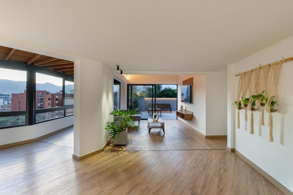 B3 4BR Poblado Penthouse wit AC and Jacuzzi Apartment in Medellin
