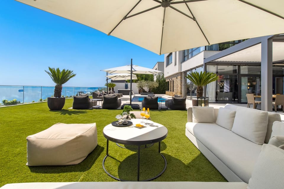 Garden, Seating area, Sea view