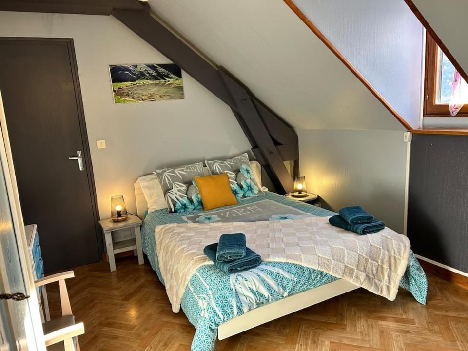 Bed, Bedroom