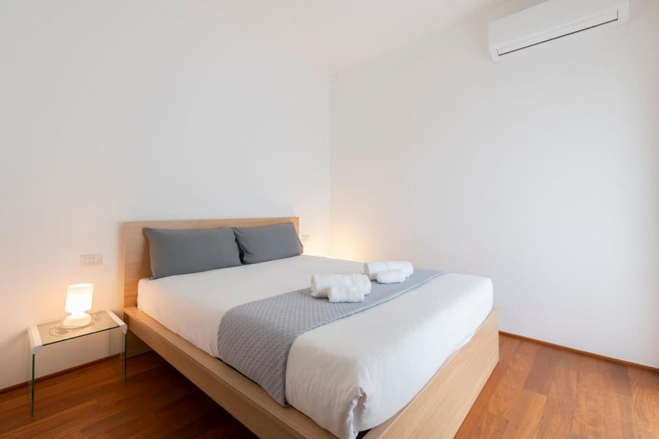 Bedroom, air conditioner