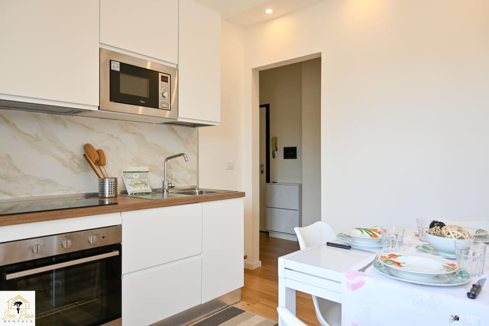 Kitchen or kitchenette, Food and drinks, Dining area, Food, oven, stove, toaster
