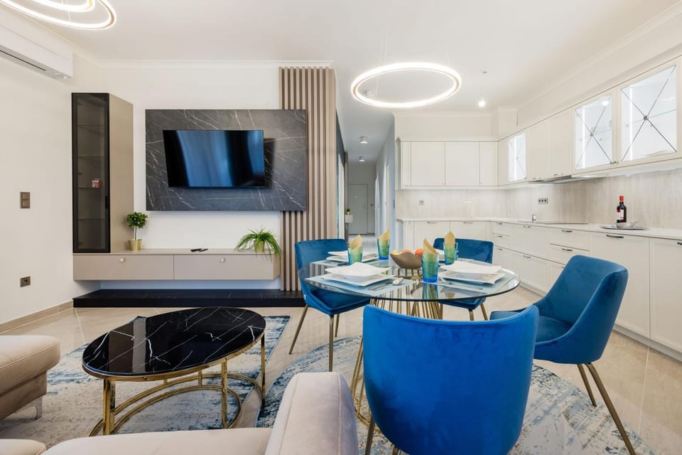 TV and multimedia, Kitchen or kitchenette, Living room, Dining area