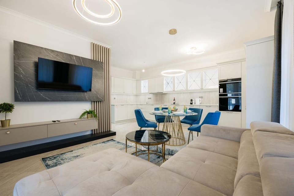 TV and multimedia, Kitchen or kitchenette, Living room, Dining area