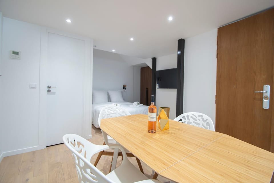 Living room, Dining area, Bedroom