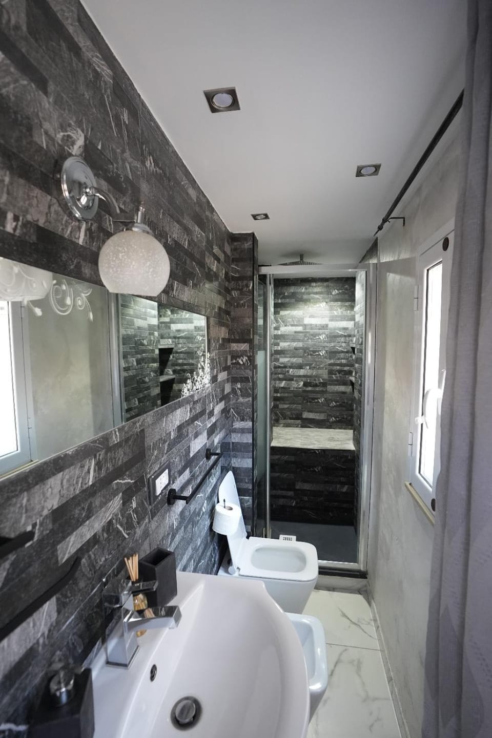 Shower, Toilet, Bathroom, towels