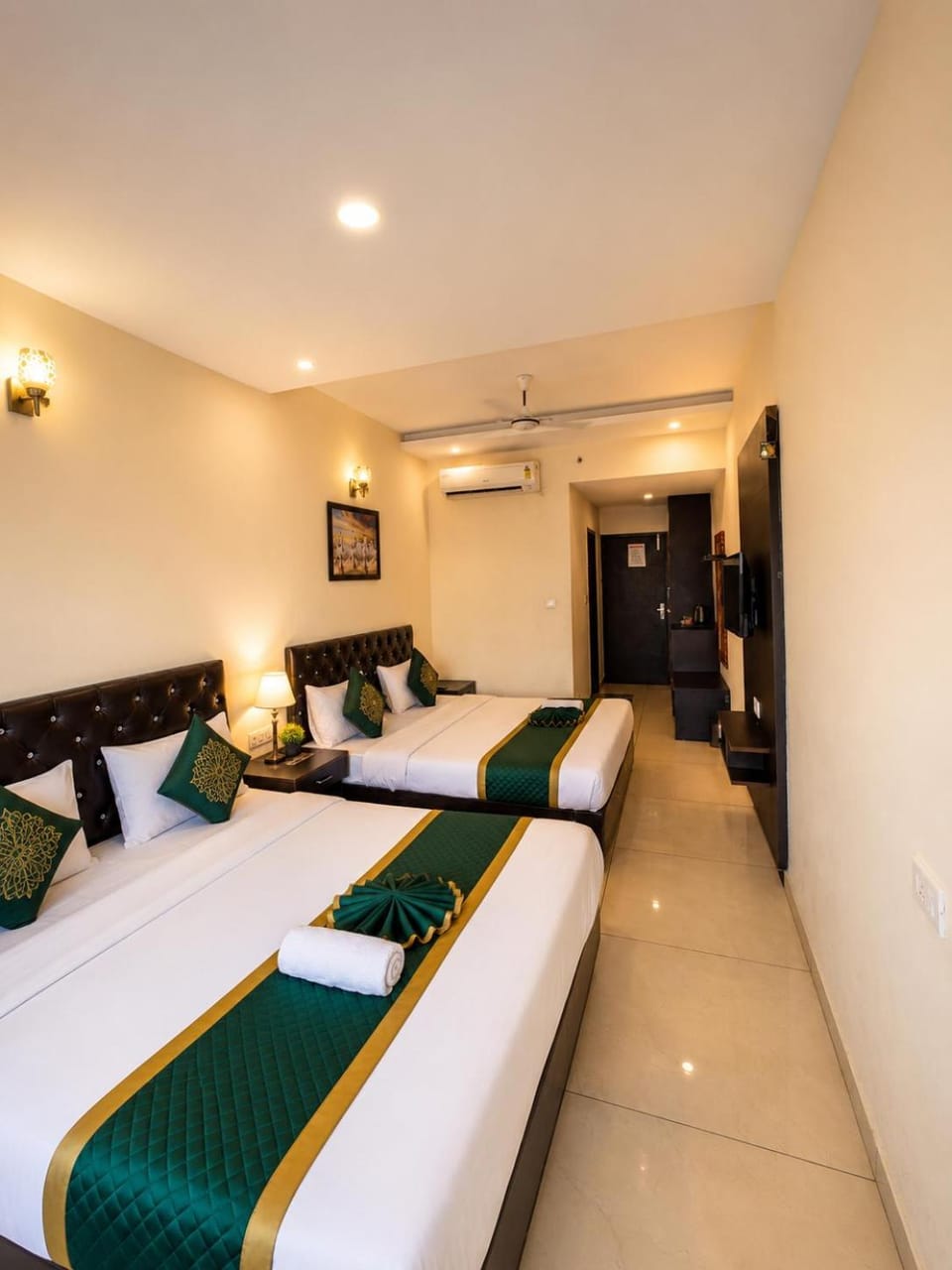 Bed, Photo of the whole room, Bedroom, air conditioner