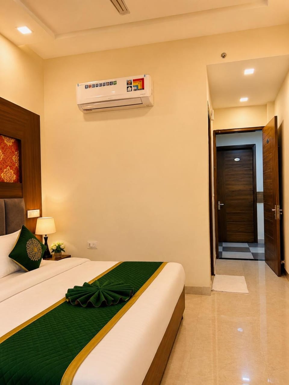 Bed, Photo of the whole room, Bedroom, air conditioner