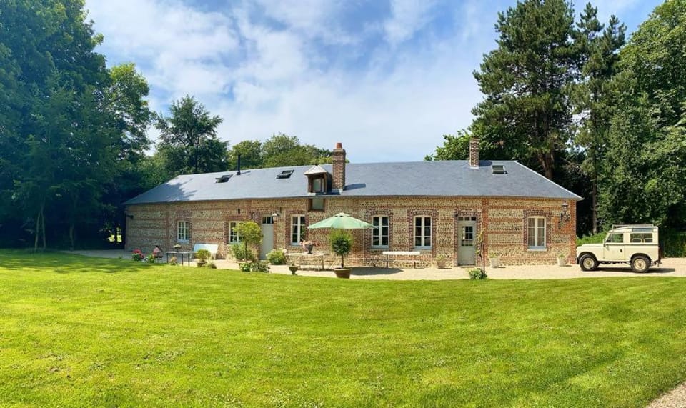 Property building, Garden, Balcony/Terrace, Parking