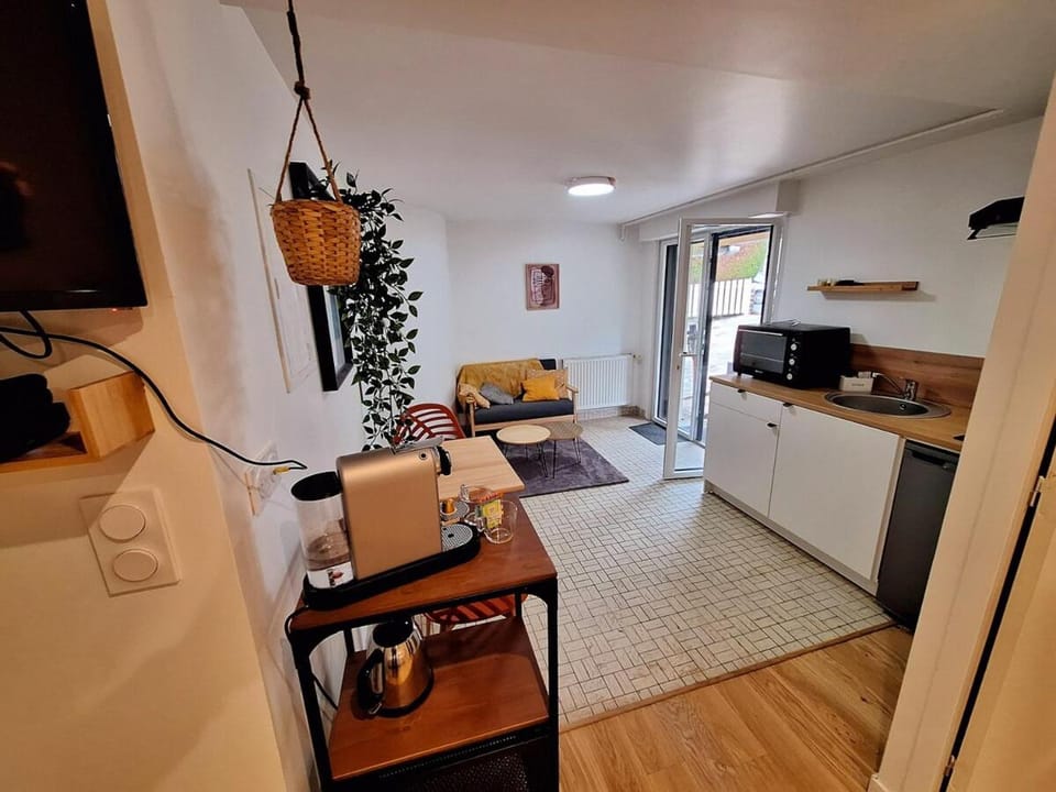 Kitchen or kitchenette, Living room