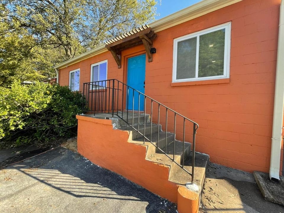 Santa Fe Inspired Bungalow- 5 minutes to downtown House in Knoxville