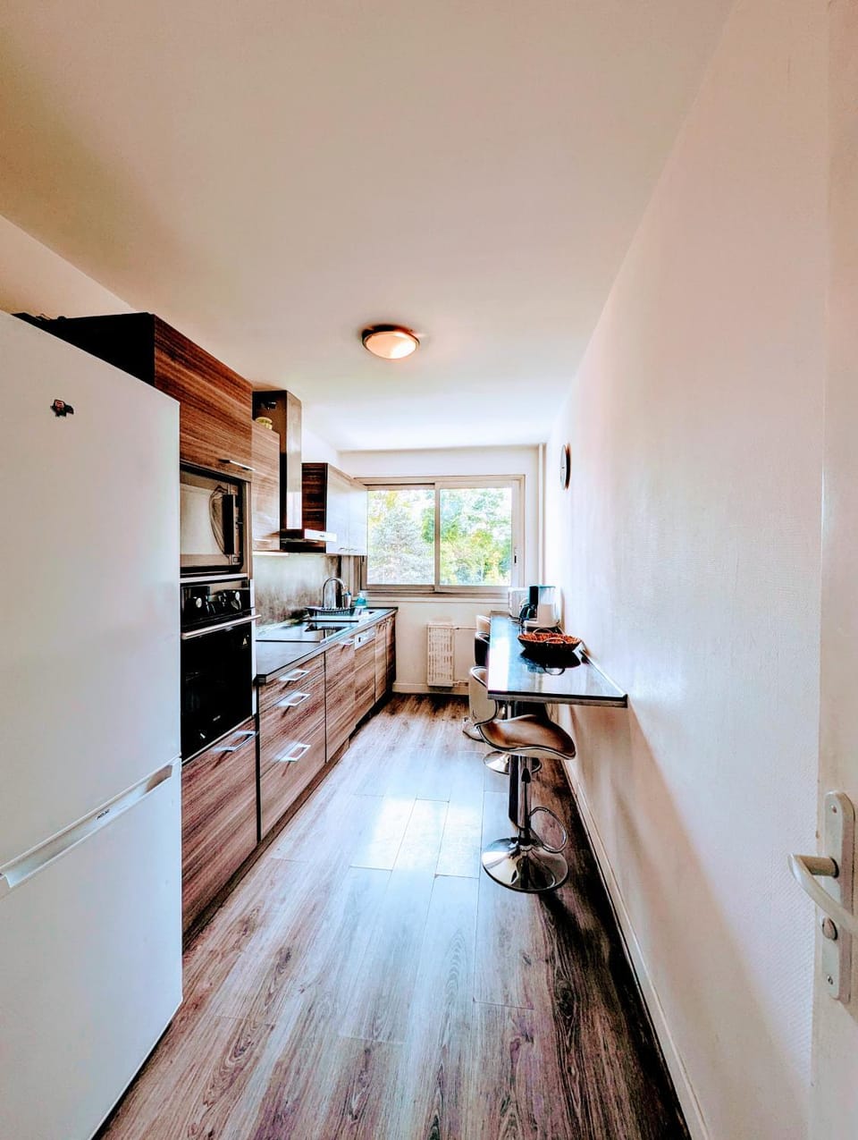 Kitchen or kitchenette, Dining area, oven, stove