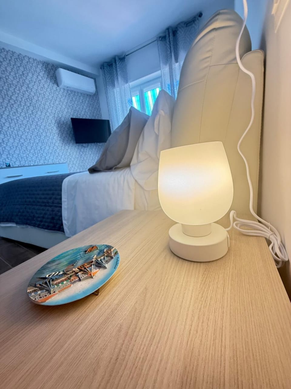 Bed, TV and multimedia, Photo of the whole room, Bedroom, air conditioner