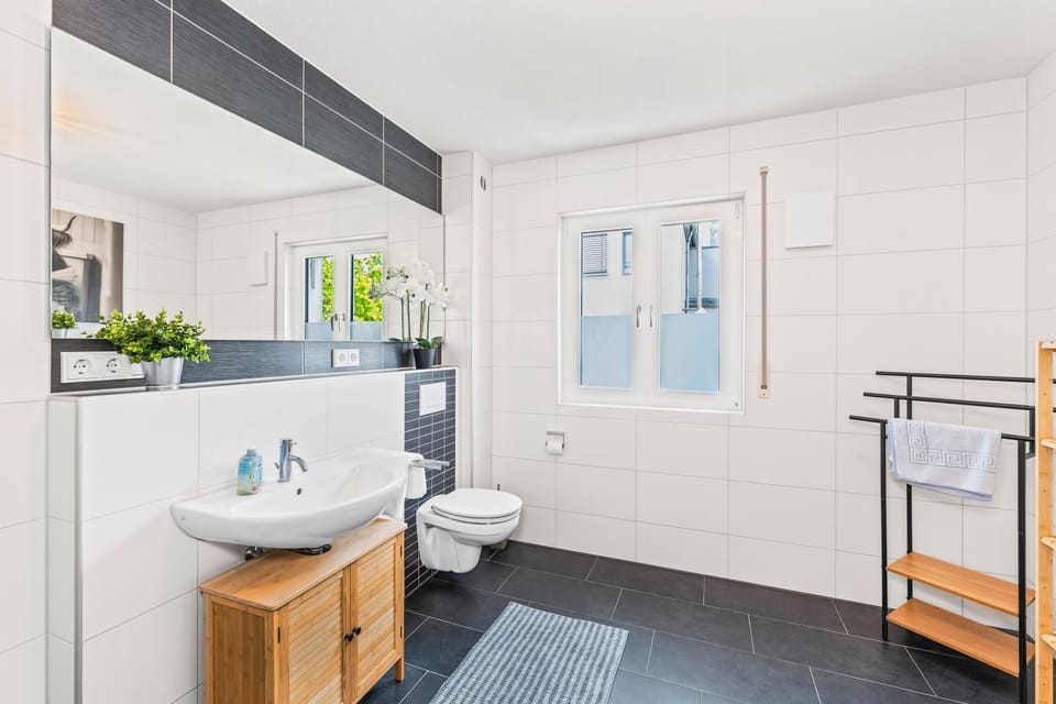 Toilet, Bathroom, towels