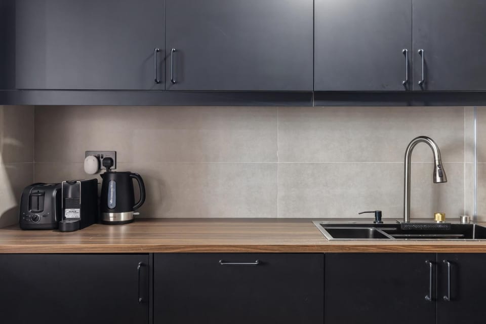 Coffee/tea facilities, Kitchen or kitchenette, stove, toaster