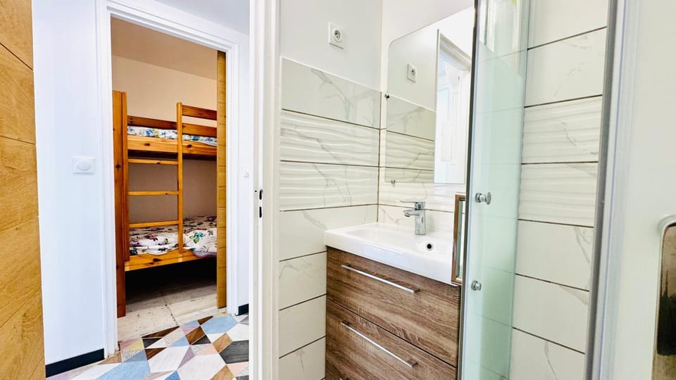 Shower, Bed, Bathroom