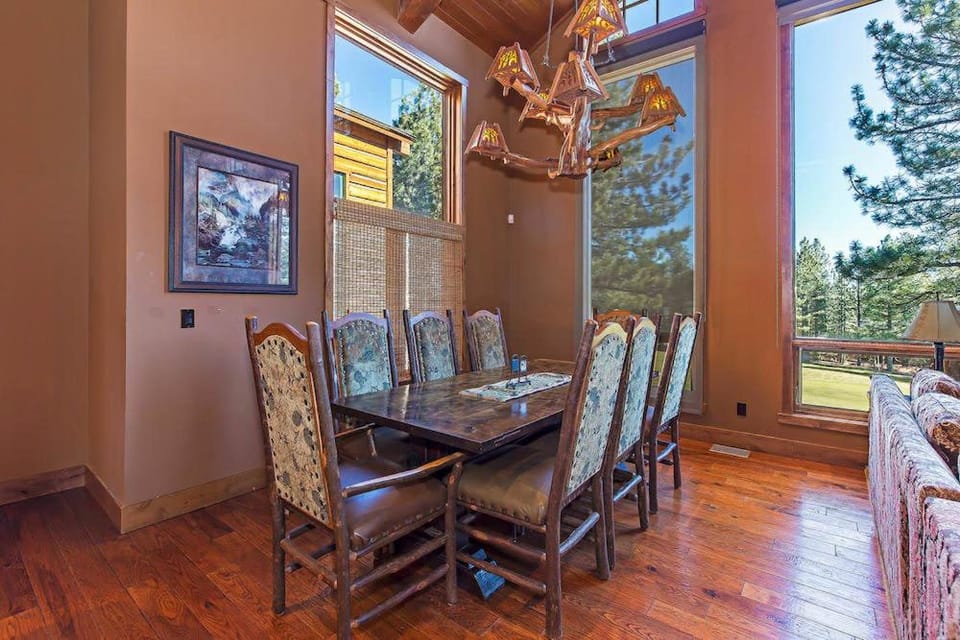 Stonegate #02 Luxe Condo with Foosball Table House in Mammoth Lakes
