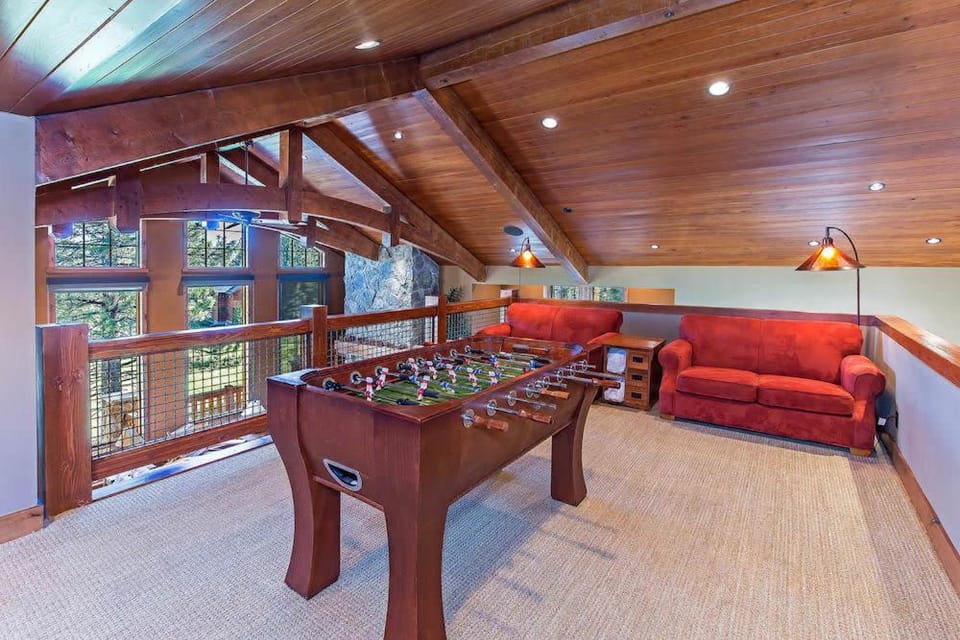 Stonegate #02 Luxe Condo with Foosball Table House in Mammoth Lakes
