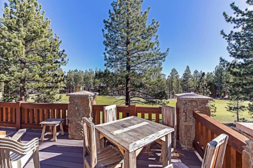 Stonegate #02 Luxe Condo with Foosball Table House in Mammoth Lakes