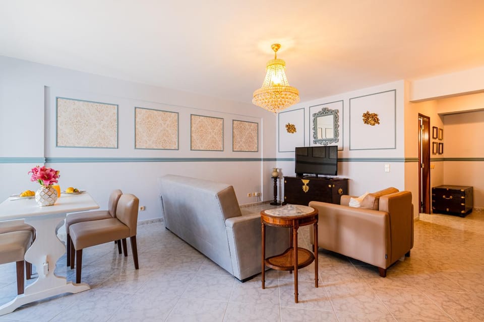 Communal lounge/ TV room, TV and multimedia, Living room, Seating area, Evening entertainment