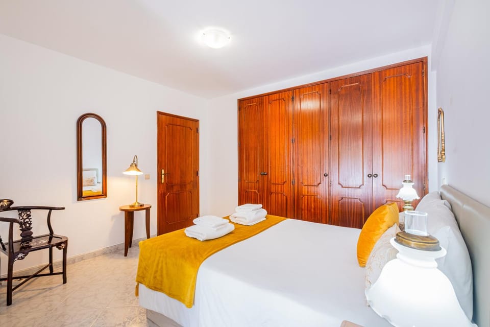 Bed, Photo of the whole room, Bedroom, wardrobe