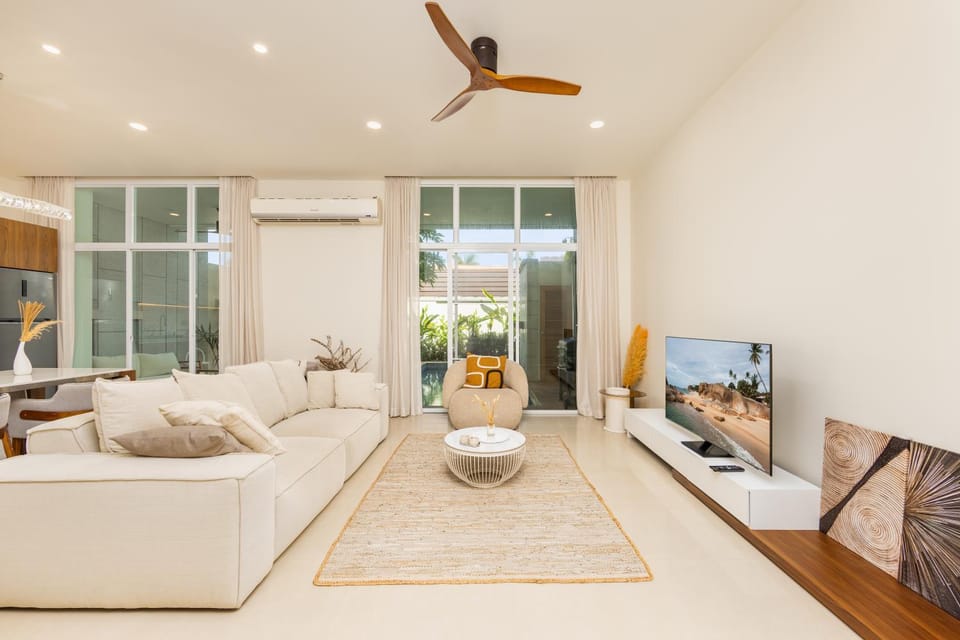 TV and multimedia, Living room, Seating area, air conditioner