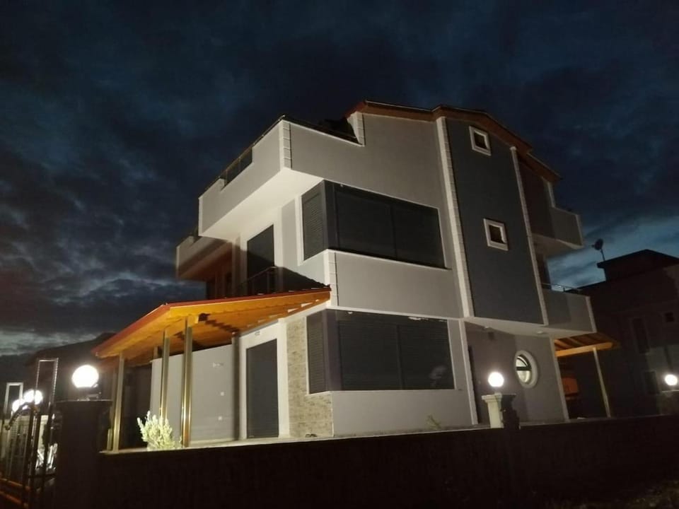 Luxurious Triplex Summer House - Brand New in Beautiful Dikili House in İzmir Province