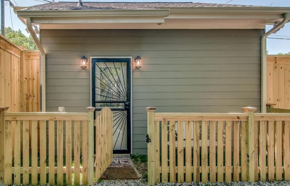 Rustic Studio Walkable to Music Row! by Stay Local Nashville Apartment in Music Row