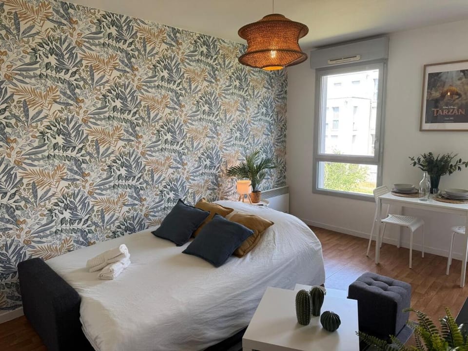 Bed, Living room