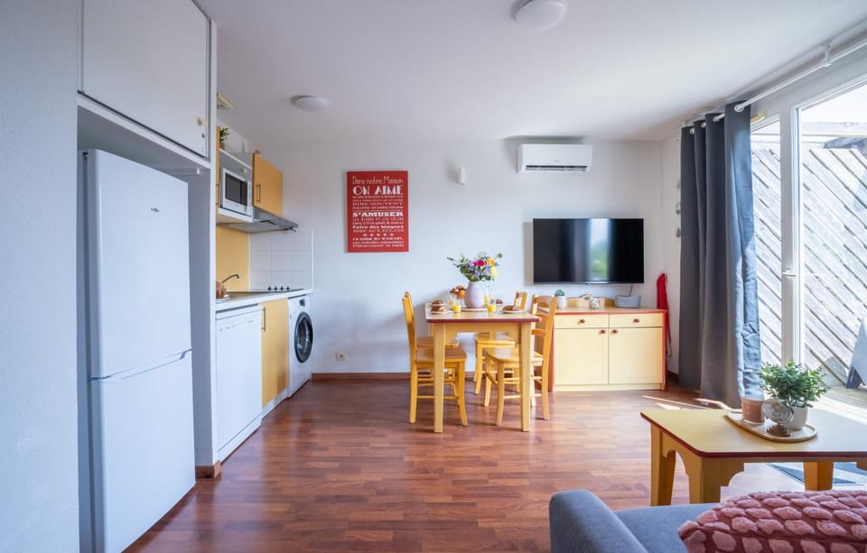 Patio, TV and multimedia, Living room, Dining area, washing machine, kitchen