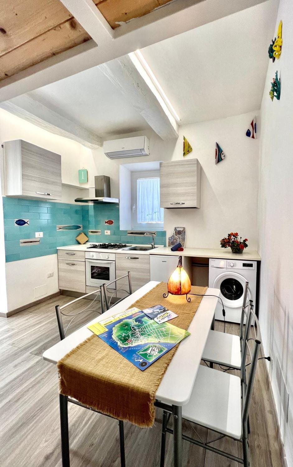 Living room, Seating area, Dining area, minibar, pet friendly, stove
