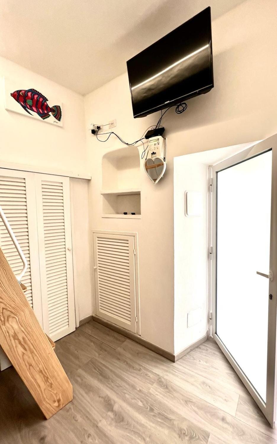 TV and multimedia, wardrobe, air conditioner