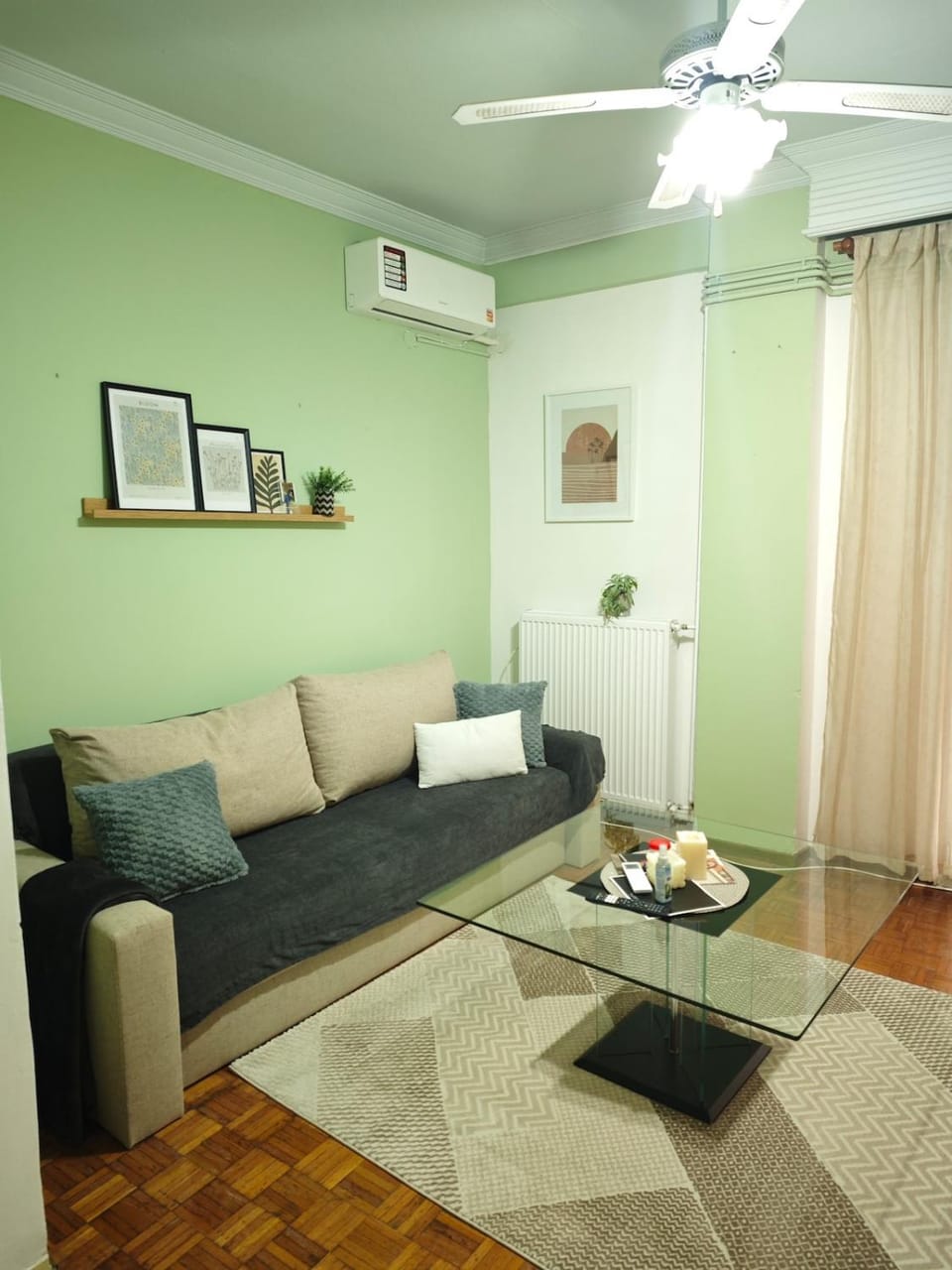 Living room, Seating area