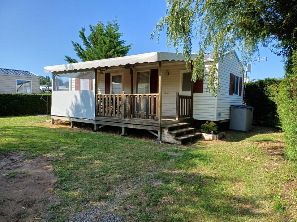 Mobil-home 323 - 6 personnes - 3 chambres Campground/ 
RV Resort in Normandy