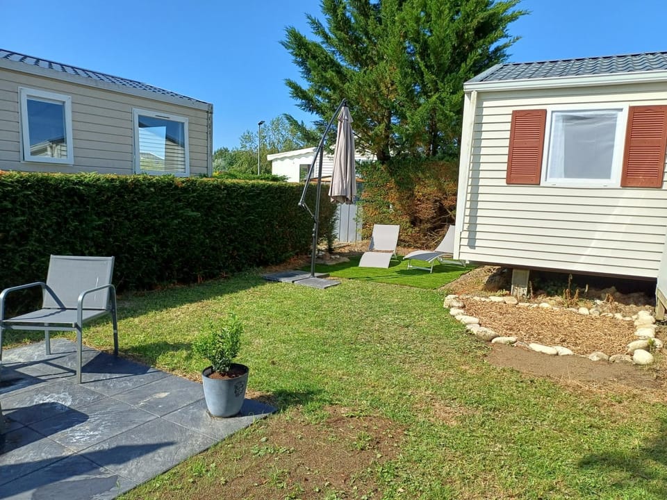 Mobil-home 323 - 6 personnes - 3 chambres Campground/ 
RV Resort in Normandy