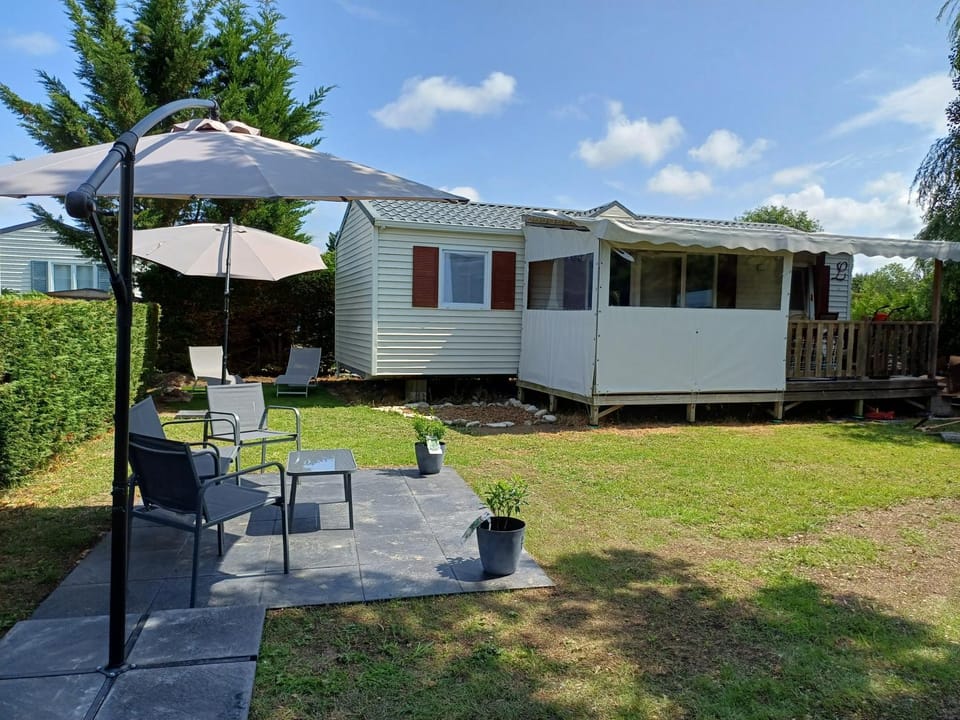 Mobil-home 323 - 6 personnes - 3 chambres Campground/ 
RV Resort in Normandy