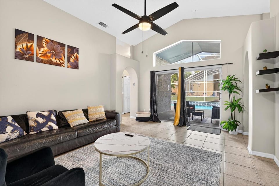 Entire Disney Retreat Home minutes from Disney, Shopping, and Restaurants 4br,2ba,7beds sleeps 10 House in Four Corners