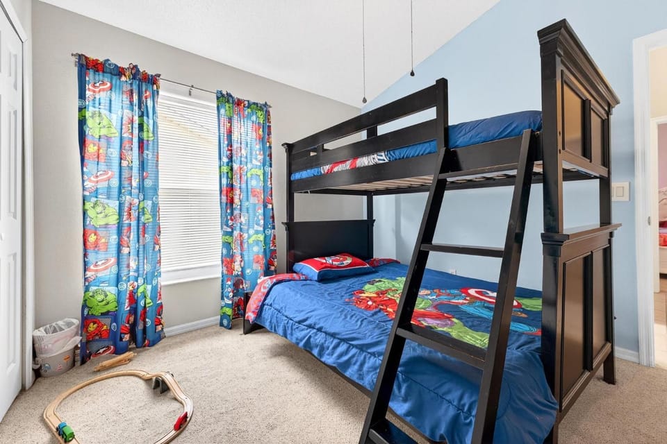Entire Disney Retreat Home minutes from Disney, Shopping, and Restaurants 4br,2ba,7beds sleeps 10 House in Four Corners