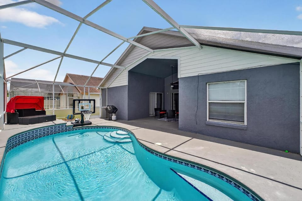 Entire Disney Retreat Home minutes from Disney, Shopping, and Restaurants 4br,2ba,7beds sleeps 10 House in Four Corners